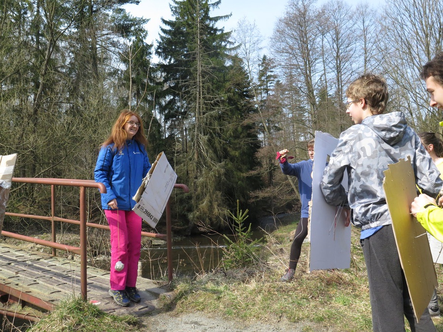 Nemůžeš projít. Jsem služebník Tajného ohně, vládnu plamenem Anoru. Tvůj temný oheň ti nepomůže, plameni Udúnu. Vrať se do stínu!